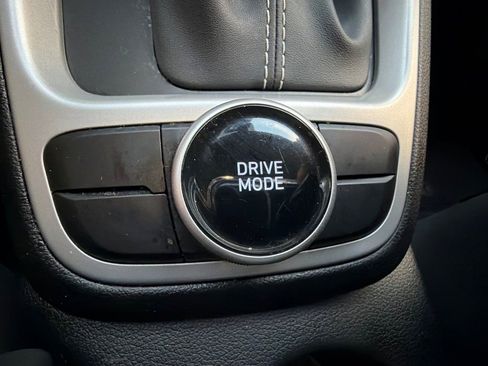 Certified 2023 Hyundai Venue SEL image 37