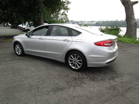 Used 2017 Ford Fusion SE FWD image 34