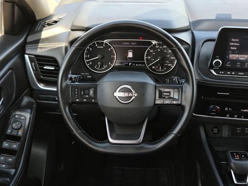 Used 2025 Nissan Rogue SV FWD image 24