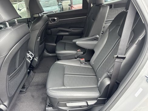 Certified 2025 Kia Sorento SX image 20