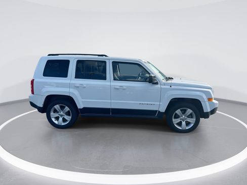 Used 2016 Jeep Patriot Latitude FWD image 10