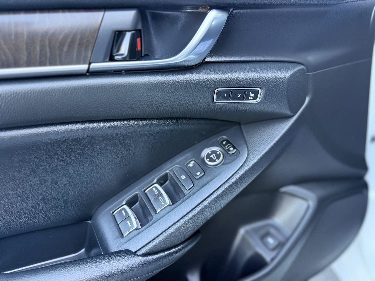 Used 2018 Honda Accord Touring image 23