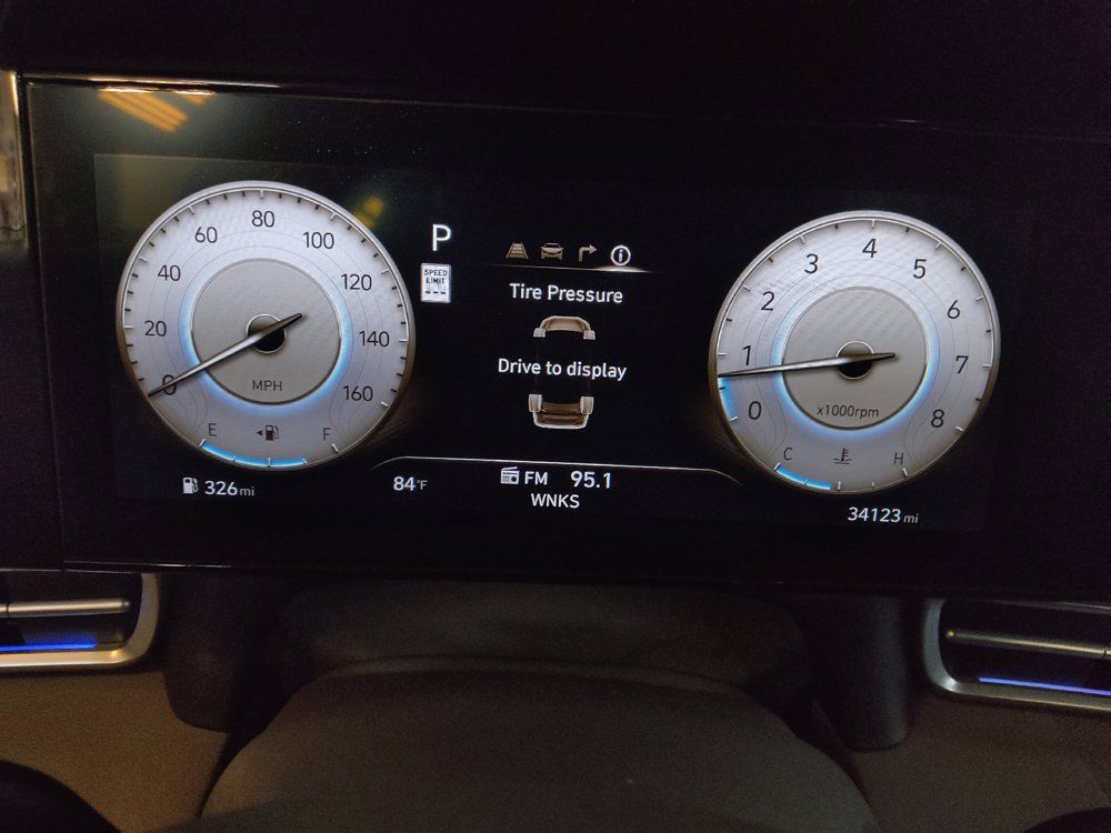 Used 2025 Hyundai Elantra SEL FWD image 23