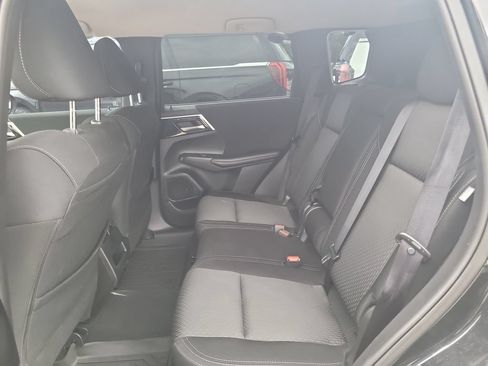 Used 2024 Mitsubishi Outlander ES FWD image 10