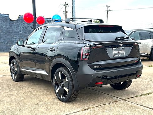 New 2026 Nissan Kicks SR w/ Cold Weather Package FWD image 6