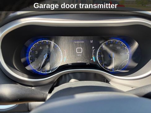 Used 2025 Chrysler Pacifica Select FWD image 20