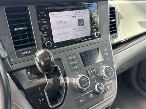 Used 2020 Toyota Sienna XLE image 22