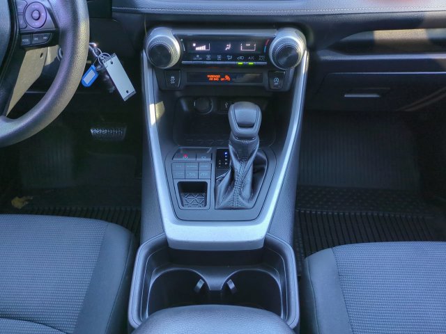 Used 2021 Toyota RAV4 LE AWD/4WD image 19