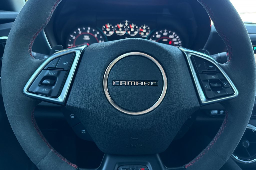 Used 2018 Chevrolet Camaro ZL1 RWD image 26