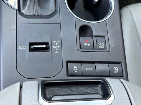 Used 2020 Toyota Highlander XLE FWD image 15