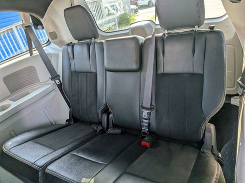 Used 2019 Dodge Grand Caravan SXT FWD image 21