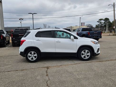 Used 2018 Chevrolet Trax LT w/ LT Convenience Package image 8