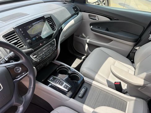 Certified 2022 Honda Pilot Touring image 17