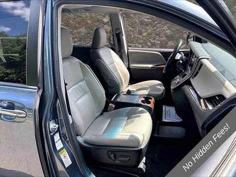 Used 2017 Toyota Sienna Limited Premium AWD/4WD image 6