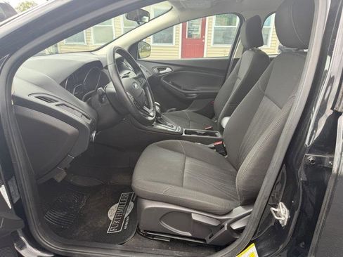 Used 2015 Ford Focus SE w/ SE Cold Weather Package FWD image 3