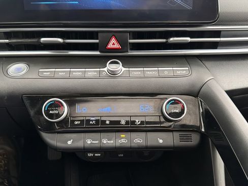 Used 2025 Hyundai Elantra Limited FWD image 23