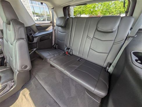 Used 2016 Cadillac Escalade Luxury AWD/4WD image 19