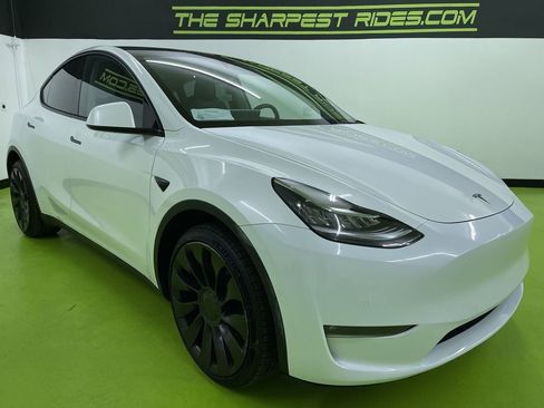 Used 2022 Tesla Model Y Long Range image 2