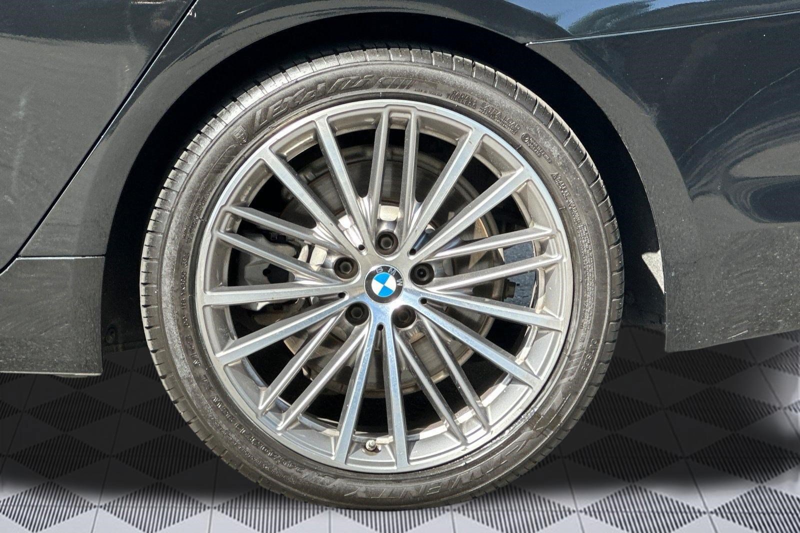 Used 2019 BMW 530i w/ Convenience Package RWD image 13