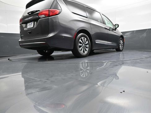 Used 2020 Chrysler Pacifica Touring-L Plus FWD image 33