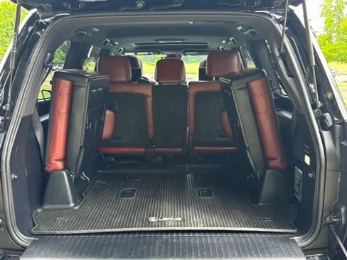 Used 2020 Lexus LX 570 4WD w/ Sport Package image 32