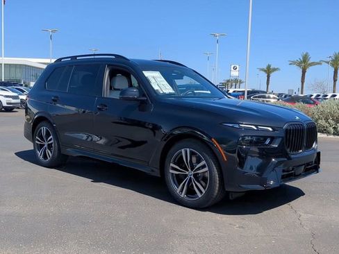 Used 2025 BMW X7 xDrive40i w/ M Sport Package AWD/4WD image 4