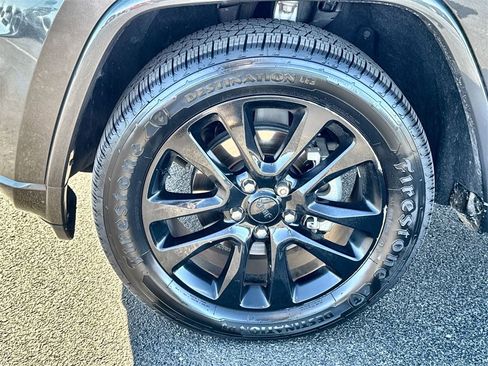 Used 2019 Jeep Grand Cherokee Altitude image 32