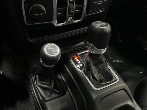Used 2021 Jeep Wrangler Unlimited Sport AWD/4WD image 28