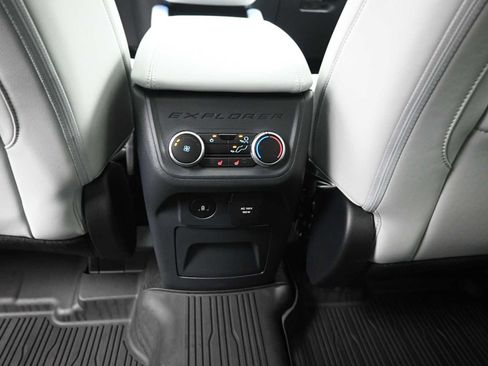 Used 2025 Ford Explorer Platinum w/ Ultimate Package image 23