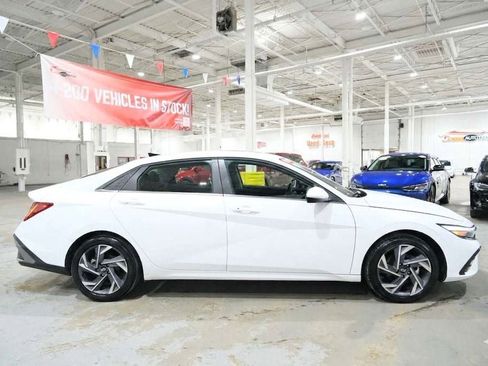 Used 2025 Hyundai Elantra SEL image 13