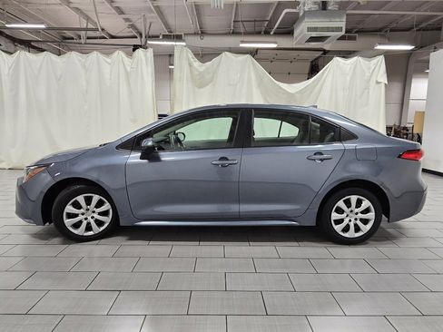 Used 2020 Toyota Corolla LE FWD image 12