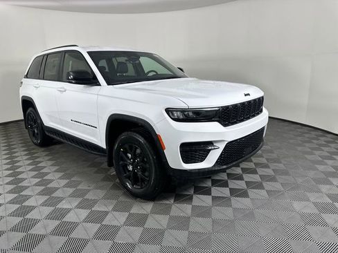 New 2025 Jeep Grand Cherokee Altitude image 12