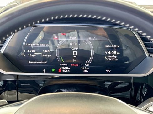 Used 2021 Audi e-tron Prestige w/ Prestige Package image 12