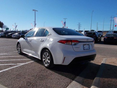 Used 2025 Toyota Corolla LE image 3