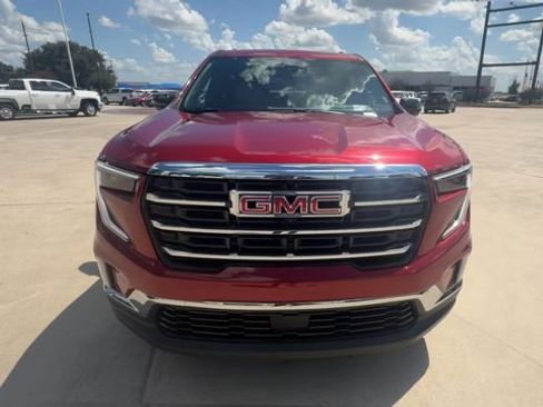Certified 2026 GMC Acadia Elevation w/ Elevation Premium Package FWD image 3