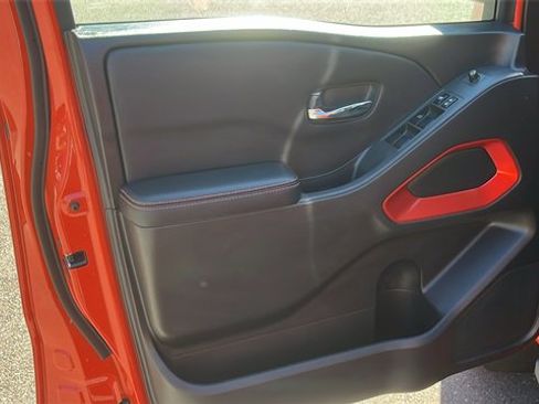 Used 2025 Nissan Frontier PRO-4X w/ Tow Package image 9