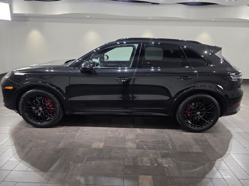 Used 2025 Porsche Cayenne GTS AWD/4WD image 3