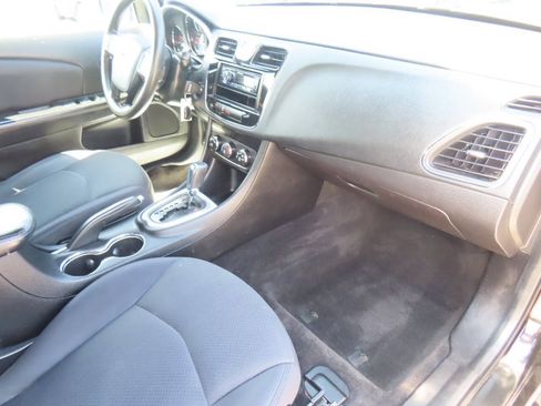 Used 2013 Chrysler 200 LX FWD image 15