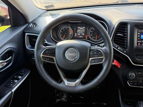 Used 2019 Jeep Cherokee Latitude w/ Popular Appearance Group FWD image 18