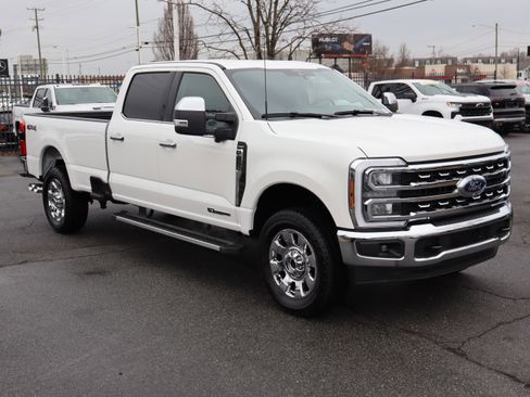 Used 2025 Ford F250 Lariat w/ Chrome Package image 2
