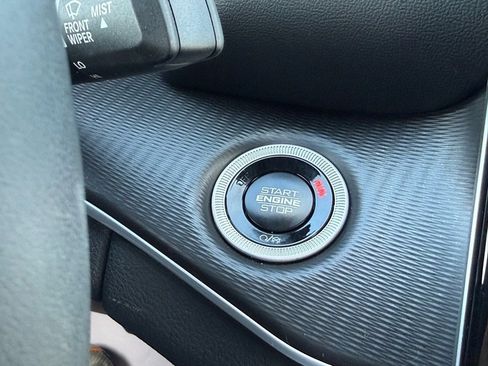 Used 2025 Jeep Grand Cherokee Altitude image 20