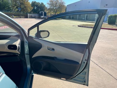 Used 2016 Toyota Prius Two image 16