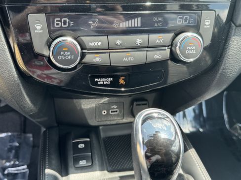 Used 2019 Nissan Rogue SL AWD/4WD image 28