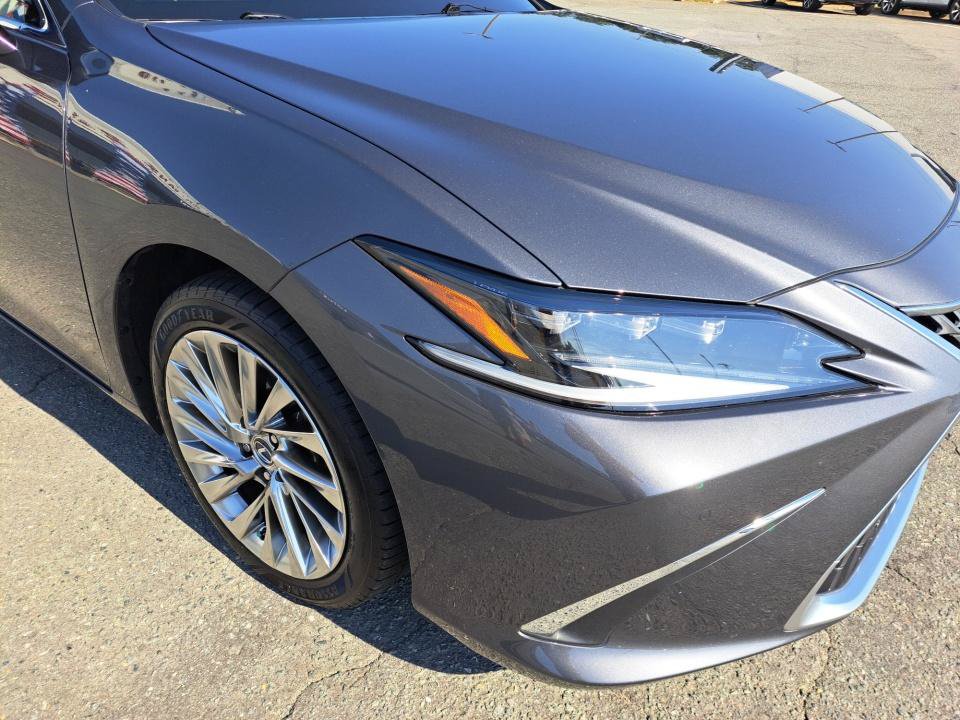 Used 2023 Lexus ES 300h Ultra Luxury w/ Accessory Package (Z2) FWD image 20