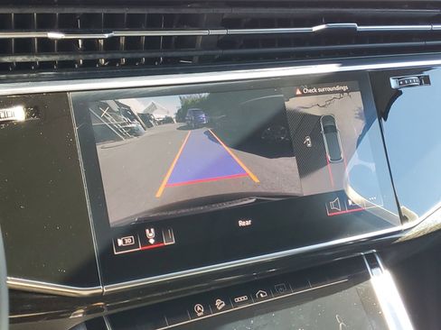 Used 2023 Audi Q7 3.0T Premium w/ Convenience Package image 32