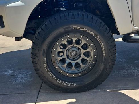 Used 2014 Toyota Tacoma 4x4 Double Cab w/ TRD Sport Package image 34