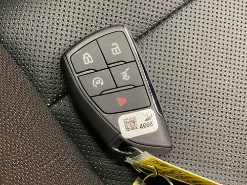 Used 2024 Chevrolet Equinox EV RS image 30