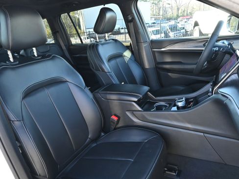Used 2025 Jeep Grand Cherokee L Limited w/ Luxury Tech Group II AWD/4WD image 36