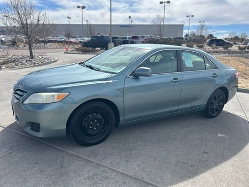 Used 2010 Toyota Camry image 3