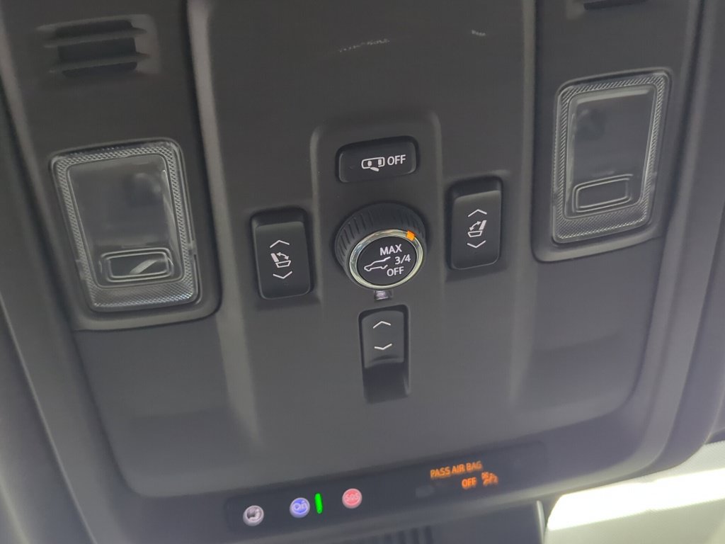 Used 2025 GMC Yukon Elevation AWD/4WD image 26